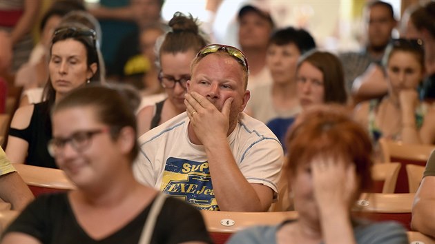 Lidé sledovali 27. června 2019 zasedání zastupitelstva města Rumburk, kde jednalo o Lužické nemocnici, která je dlouhodobě ve ztrátě. Hrozí jí insolvence.