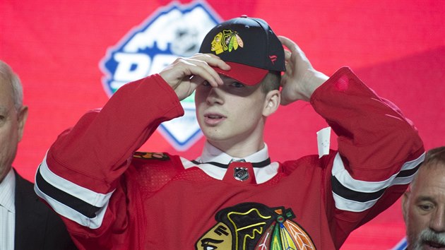 Kirby Dach, kterho si Chicago Blackhawks vybrali na draftu NHL v roce 2019 jako slo t.