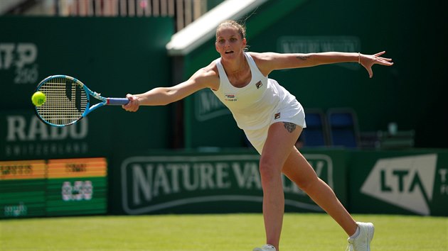 Karolna Plkov v semifinle turnaje v Eastbourne.