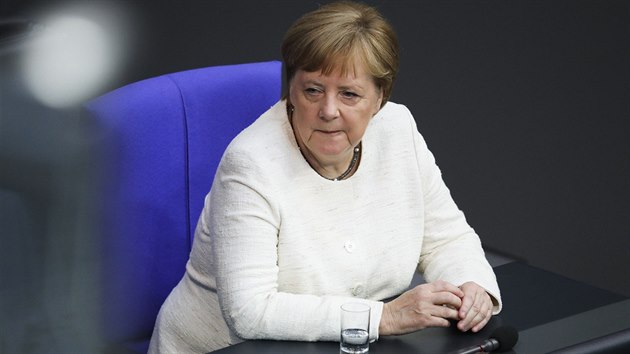 Nmeck kanclka Angela Merkelov se v parlamentu astn jmenovac ceremonie nov ministryn spravedlnosti Christine Lambrechtov. (27. 6. 2019)