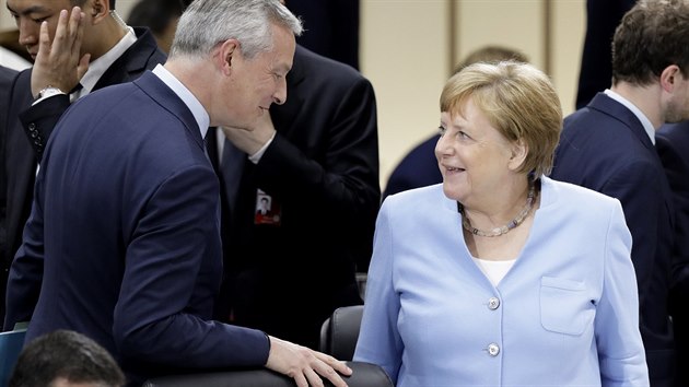 Nmeck kanclka Anglea Merkelov (vpravo) na summitu zem skupiny G20 v Japonsku (28. 6. 2019)