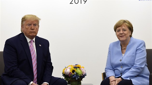 Americk prezident Donald Trump a nmeck kanclka Anglea Merkelov na summitu zem skupiny G20 v Japonsku (28. 6. 2019)