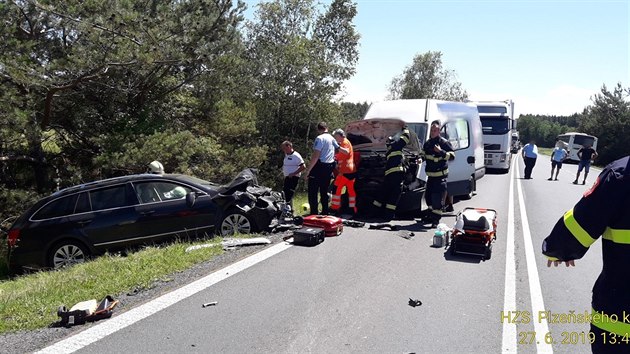 Nehoda na silnici I/27 mezi Temonou a Kaznjova.