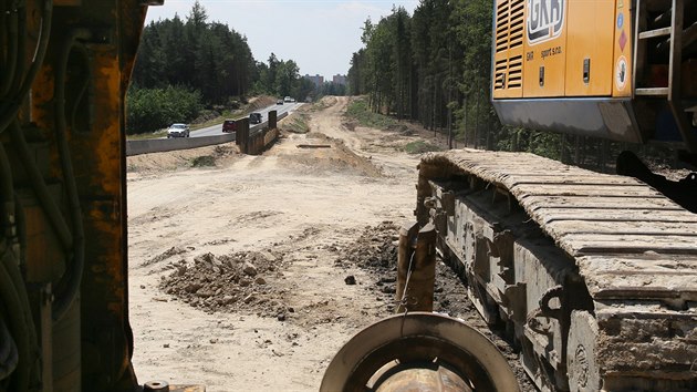 S uritm omezenm v doprav musej potat idii jedouc z Plzn smrem na Temonou. Silnice toti projde velkou rekonstrukc, zsk pro kad smr dva pruhy. (27. 6. 2019)