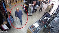 tveice zlodj ukradla z obchodu v praské Myslíkov ulici 16 tisíc korun.