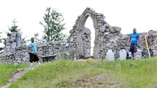 Opravy zdiva ruiny kostela sv. Mikuláe pod horou Krudum v rámci souasného...