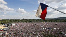 Demonstrace za nezávislost justice a lepí vládu, kterou na praské Letné...