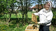 Jií Barto vyrábí nejen med, ale i medovinu.