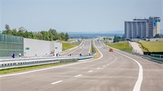 Nový úsek dálnice D3 mezi Boilcem a evtínem mí pes osm kilometr....