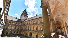Na zámku v Moravském Krumlov finiují opravy, aby tam mohli znovu vystavit Slovanskou epopej.