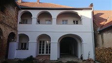 Na oprav� m욝anského domu z po�átku 17. století jeho majitelé pracují u� od...