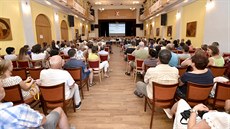 Lidé sledovali 27. června 2019 zasedání zastupitelstva města Rumburk, kde se...