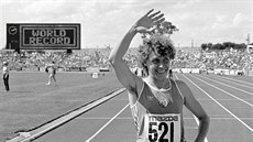 Marita Kochová po pekonání svtového rekordu na 400 metr v roce 1985.