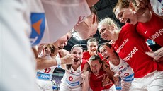Radost eských basketbalistek na evropském ampionátu po vítzství nad védskem.
