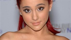 Zpvaka a hereka Ariana Grande v roce 2012.