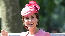 Vévodkyn z Cambridge Kate Middleton se s barvami nebojí experimentovat. I...