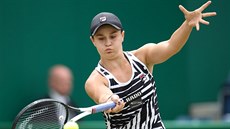 Australanka Ashleigh Bartyová ve finále turnaje v Birminghamu s Julií...