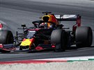 Max Verstappen ze stáje Red Bull bojuje o vítzství ve Velké cen Rakouska.