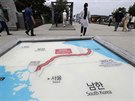 Mapa demilitarizované zóny mezi Severní a Jiní Koreou na expozici poblí...