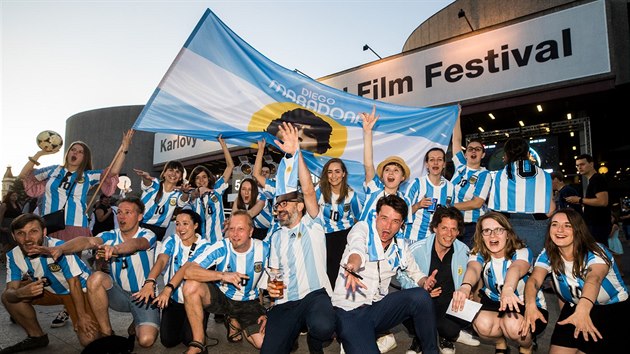 Fanouci zvou ve Varech na film Diego Maradona (30. ervna 2019).