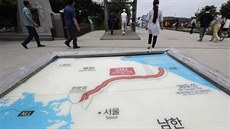 Mapa demilitarizované zóny mezi Severní a Jiní Koreou na expozici poblí...