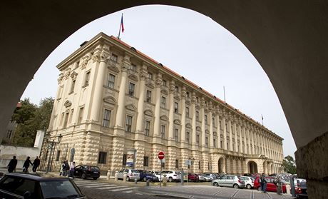 ernínský palác na Loretánském námstí v Praze, ve kterém sídlí ministerstvo...