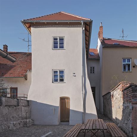 Penzion Mikulov. Rekonstrukce domu z 16. stolet (barokn-renesann zklad) v...
