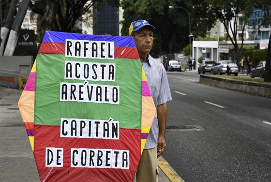 Venezuelané vzpomínají na korvetního kapitána Rafaela Acostu. (1. ervence 2019)