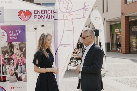 Lenka Graf, zakladatelka a patronka Nadaního fondu Energie pomáhá a Petr...