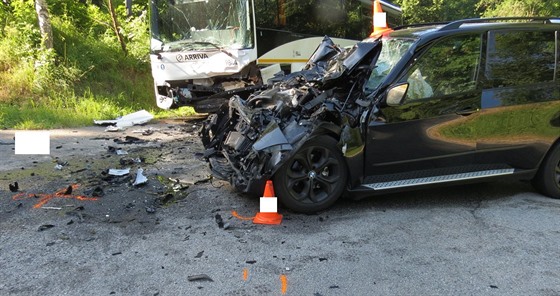 idi BMW nezvládl poblí Prachatic zatáku a pejel do protismru, kde se...