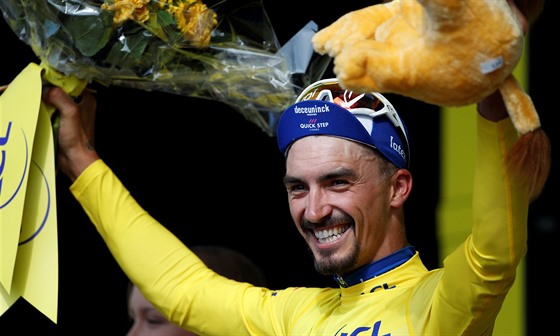 VE LUTÉM. Julian Alaphilippe po tetí etap vede celou Tour.