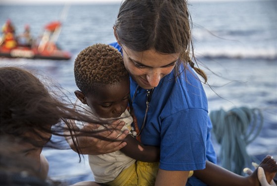 Na palub lodi Alex, která míí s migranty na evropské pobeí (4. ervence...