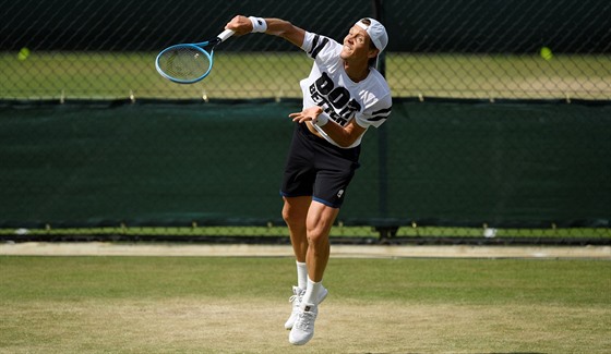 Tomá Berdych bhem tréninku ve Wimbledonu