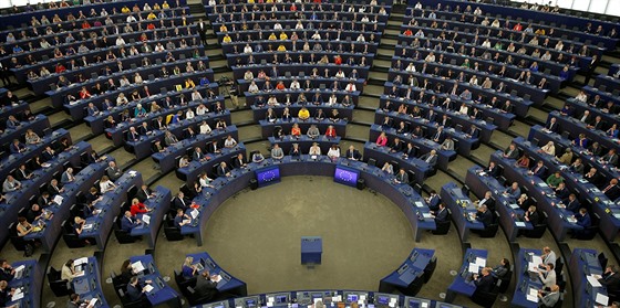 Poslanci na prvním zasedání nov zvoleného europarlamentu ve trasburku.