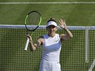 Rumunská tenistka Simona Halepová slaví postup do 3. kola Wimbledonu.