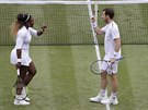 Andy Murray a Serena Williamsová se spolu ve Wimbledonu pedstavili ve smíené...