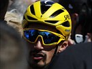 Francouzský cyklista Julian Alaphilippe vjel do vrté etapy Tour ve lutém...