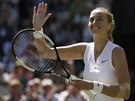 Petra Kvitová se raduje z postupu do tetího kola Wimbledonu.