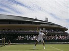 Jií Veselý bhem tetího kola Wimbledonu, ve kterém se utkal s Benoitem Pairem...