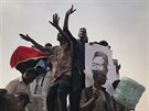 Súdántí demonstranti v Chartúmu ádají konec vojenské vlády. (30. ervna 2019)