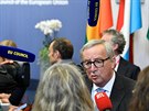 Nynjí pedseda Evropské komise Jean-Claude Juncker hovoí s novinái na...