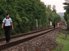 Motorový osobní vlaku najel do kamen na trati na úrovni ulice V Náklích v...