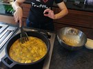 Příprava vajec s lanýži, speciality zvané fritaja