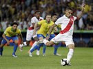 Paolo Guerrero z Peru promuje pokutový kop ve finále jihoamerického...