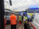 Nehoda tramvaje s osobn�m autem v Hostiva�i. (3. 7. 2019)