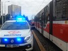 Nehoda tramvaje s osobn�m autem v Hostiva�i. (3. 7. 2019)
