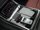 adicí páka a ovládací prvky vozu Audi SQ8
