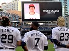 Hrái San Diego Padres vzpomínají na zesnulého Tylera Skaggse z LA Angels.