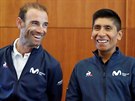 Alejandro Valverde (vlevo) a Nairo Quintana na tiskové konferenci stáje Movistar