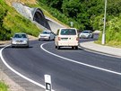 Opravenm viaduktem v Krn na pedmst Novho Msta nad Metuj mohou auta...